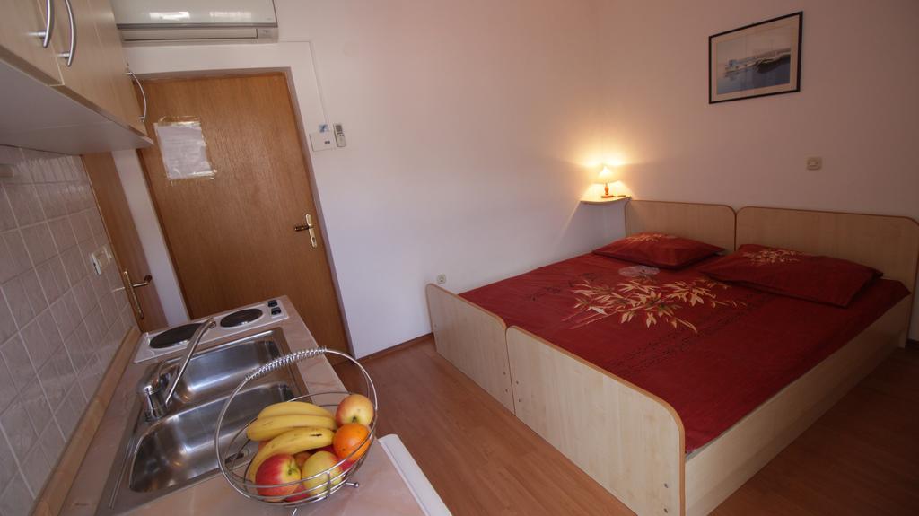 Apartments Ivka 奥米什 客房 照片