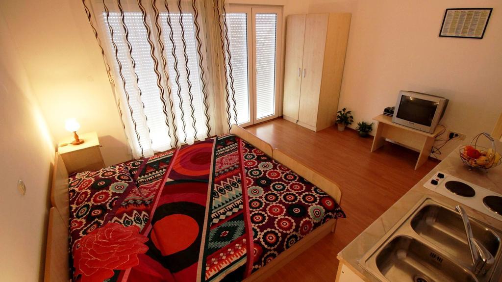 Apartments Ivka 奥米什 外观 照片